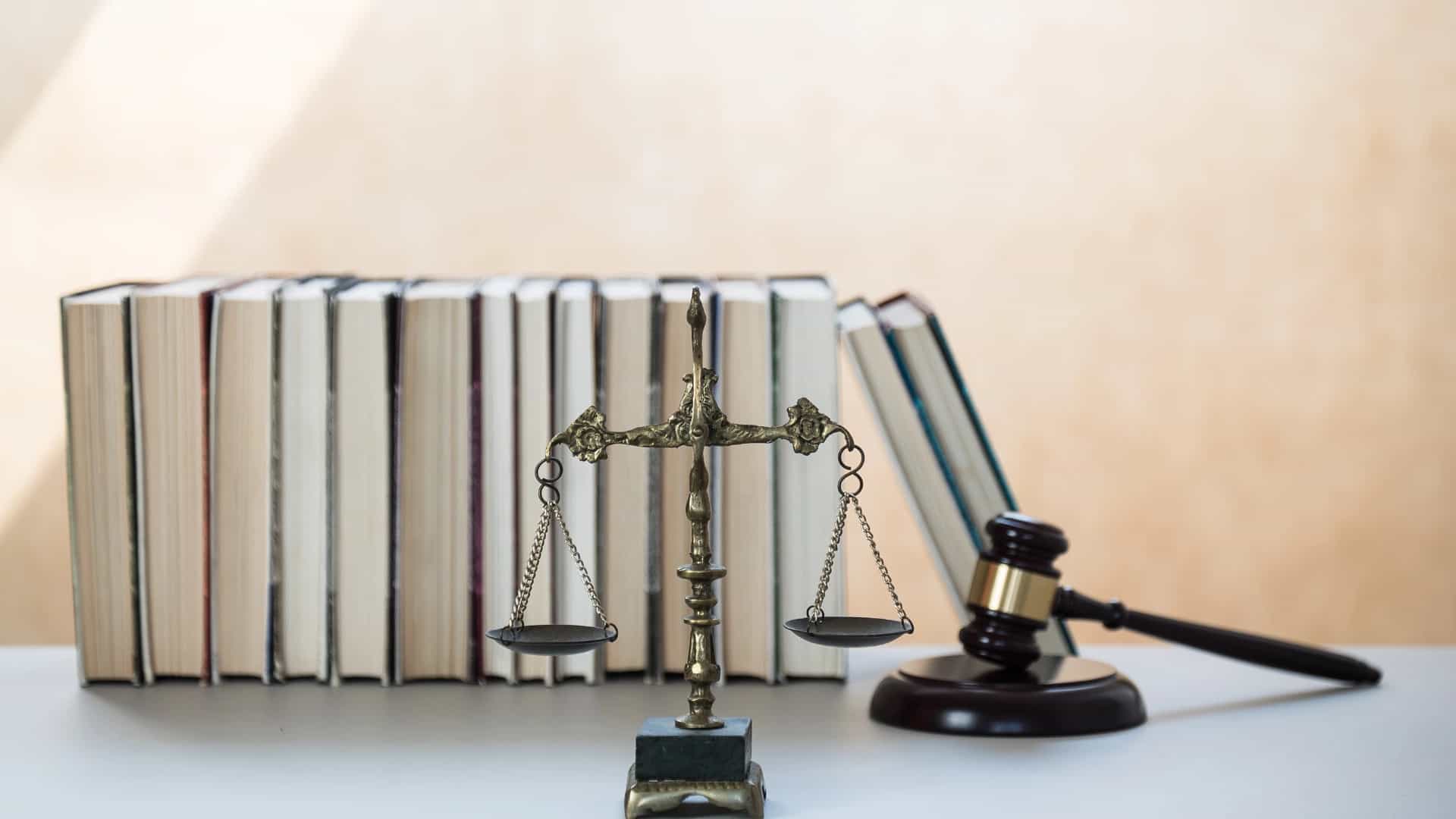 Av. Alparslan LEVENT - Karşıyaka Avukat - İzmir Avukat